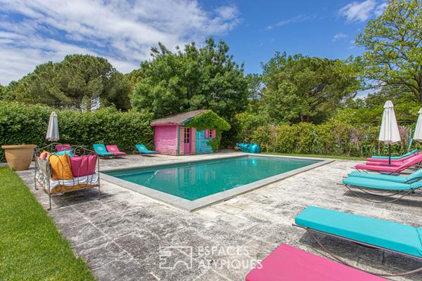 Mas du XVIe siècle et gîtes dans un écrin vert près d’Avignon