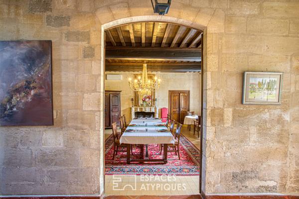 Mas du XVIe siècle et gîtes dans un écrin vert près d’Avignon