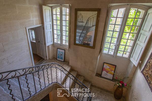 Mas du XVIe siècle et gîtes dans un écrin vert près d’Avignon