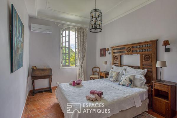 Mas du XVIe siècle et gîtes dans un écrin vert près d’Avignon