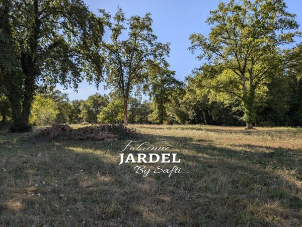 Terrain viabilisé - plat - borné