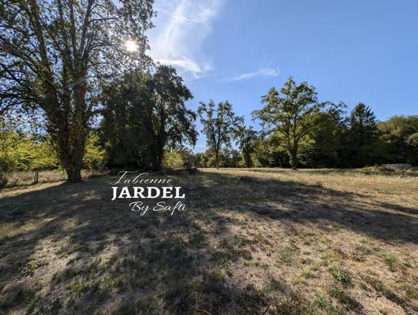 Terrain viabilisé - plat - borné