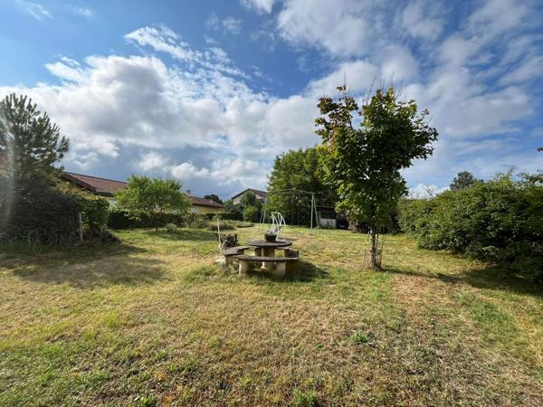 Maison 107 m² avec combles aménageables sur 1500 m² de terrain ? Ambronay