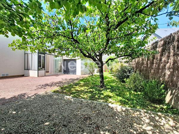 Charmante maison années 30 rénovée à Saint Avertin - Rare sur le marché !