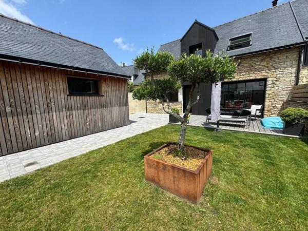 Charmante maison en pierre rénovée, au calme, à 2 km des plages et sentiers côtiers