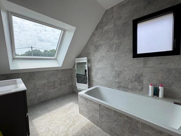 Charmante maison en pierre rénovée, au calme, à 2 km des plages et sentiers côtiers