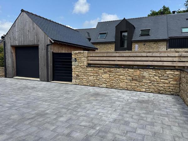 Charmante maison en pierre rénovée, au calme, à 2 km des plages et sentiers côtiers