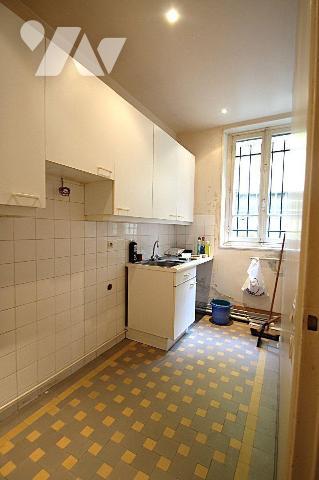 Dans le 16 éme arrondissement, en plein c?ur du quartier Passy, à 10 min du bord de seine,  app...