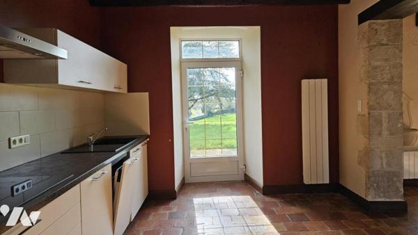 A vendre à RUFFEC, Un ensemble immobilier avec terrain attenant de 2ha3, avec maison et dépendances 