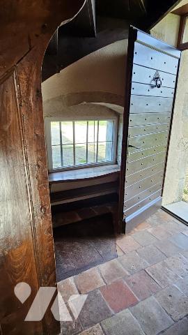 A vendre à RUFFEC, Un ensemble immobilier avec terrain attenant de 2ha3, avec maison et dépendances 