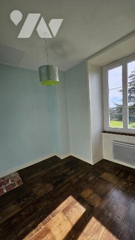 A vendre à RUFFEC, Un ensemble immobilier avec terrain attenant de 2ha3, avec maison et dépendances 