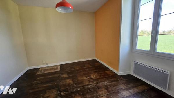 A vendre à RUFFEC, Un ensemble immobilier avec terrain attenant de 2ha3, avec maison et dépendances 