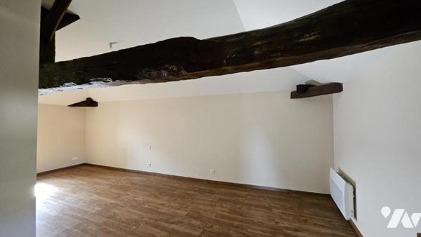 A vendre à RUFFEC, Un ensemble immobilier avec terrain attenant de 2ha3, avec maison et dépendances 