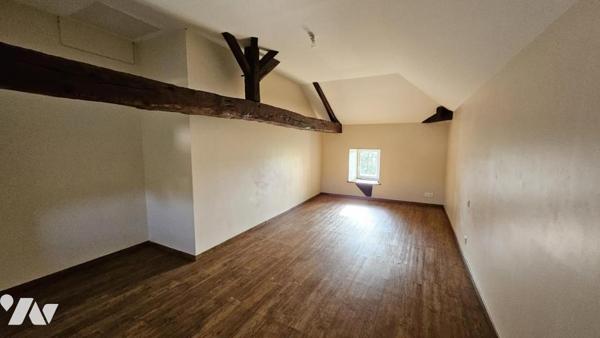 A vendre à RUFFEC, Un ensemble immobilier avec terrain attenant de 2ha3, avec maison et dépendances 