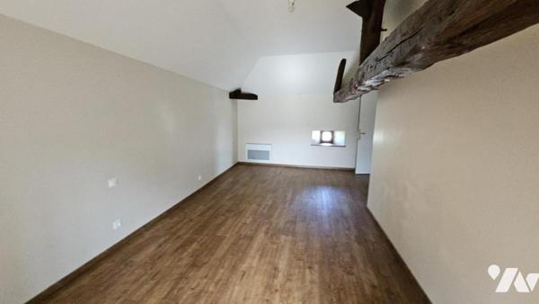 A vendre à RUFFEC, Un ensemble immobilier avec terrain attenant de 2ha3, avec maison et dépendances 