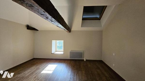 A vendre à RUFFEC, Un ensemble immobilier avec terrain attenant de 2ha3, avec maison et dépendances 