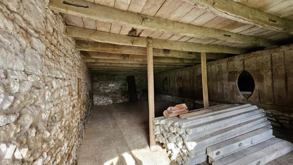 A vendre à RUFFEC, Un ensemble immobilier avec terrain attenant de 2ha3, avec maison et dépendances 