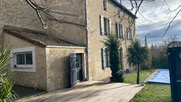 ÉCHIRÉ centre (79410)| MAISON 233 m2 EN PIERRE AVEC PISCINE