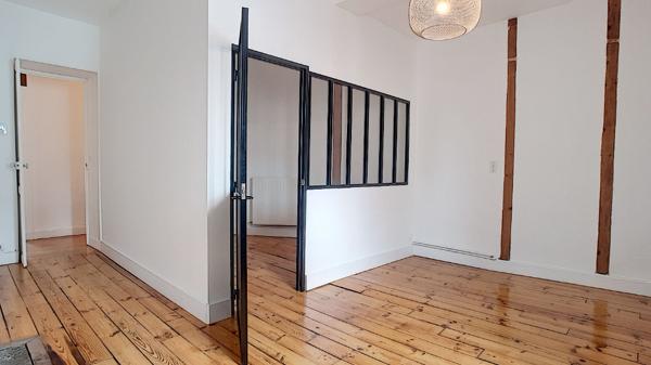 A VENDRE - PAU Hyper-Centre, Appartement T2 bis de 72 m² entièrement rénové en dernier étage - Parquet et cachet de l'ancien