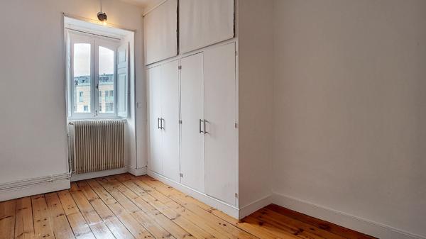 A VENDRE - PAU Hyper-Centre, Appartement T2 bis de 72 m² entièrement rénové en dernier étage - Parquet et cachet de l'ancien