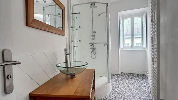 A VENDRE - PAU Hyper-Centre, Appartement T2 bis de 72 m² entièrement rénové en dernier étage - Parquet et cachet de l'ancien