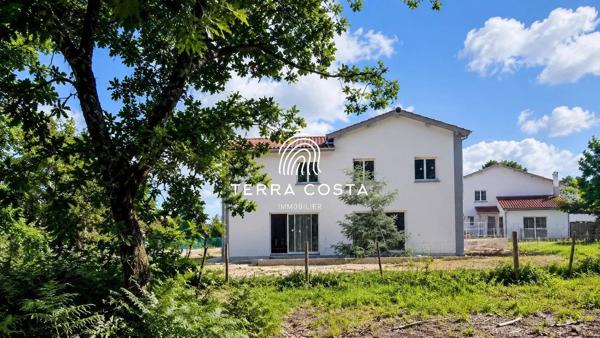 Maison jumelée T4 recente de 86 m² avec jardin