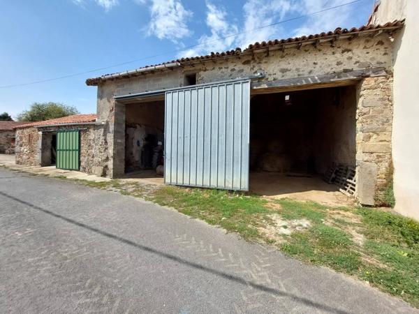 GRANGE A RENOVER DANS UN HAMEAU