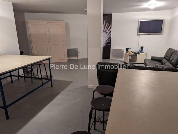 Bureau À vendre 325 m²