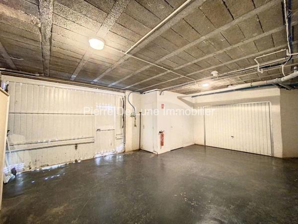 Bureau À vendre 325 m²