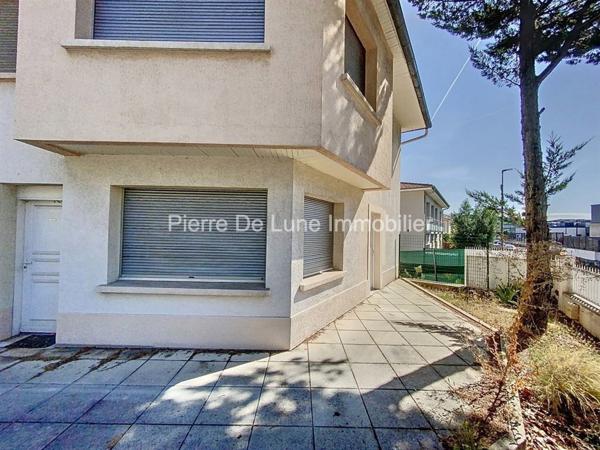 Bureau À vendre 325 m²