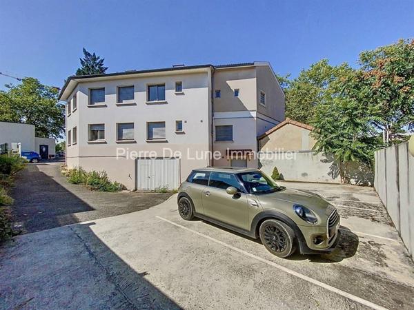 Bureau À vendre 325 m²
