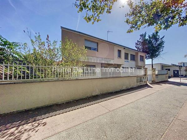 Bureau À vendre 325 m²
