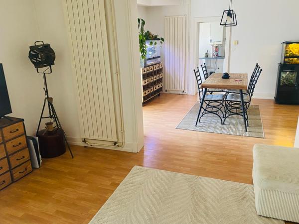 EN VENTE - NEVERS - 2 H 30 PARIS Appartement fonctionnel une chambre et un bureau