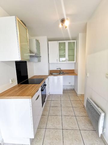 A LOUER T2 39m² + BALCON + PARKING + CAVE - CERGY LE HAUT