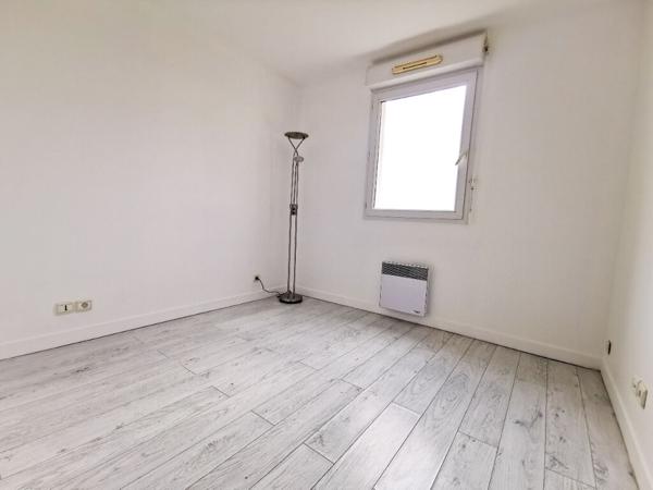 A LOUER T2 39m² + BALCON + PARKING + CAVE - CERGY LE HAUT