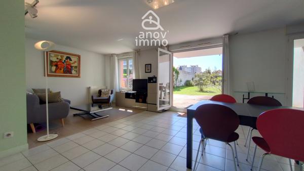 Rez de jardin
                                                                                                                                                                                                                                                                                                                        5 pièce(s)                                                                                                                                                                                                          4 chambre(s)                                                                                                                                                                                                          95.18  m²