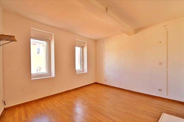 Maison Nevian 4 pièce(s) 99 m2