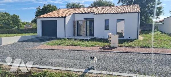 Situé au calme et à proximité de tous les commerces Maison neuve  RE 2020 superficie 87,15 m² ,...