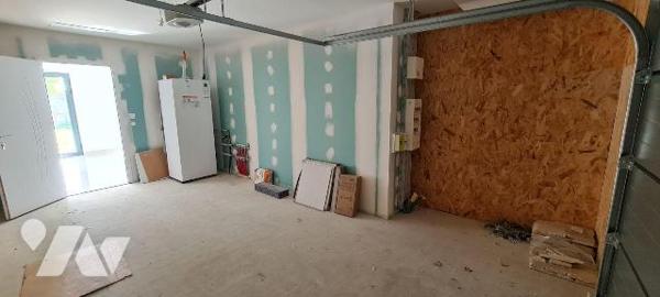 Situé au calme et à proximité de tous les commerces Maison neuve  RE 2020 superficie 87,15 m² ,...