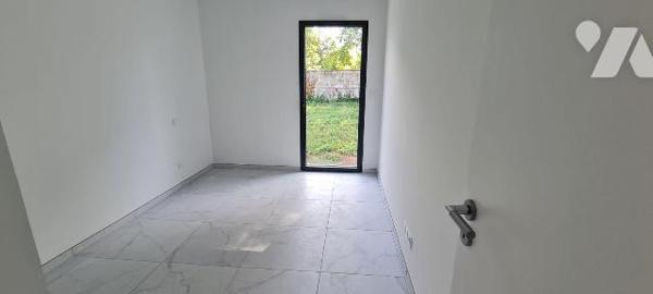 Situé au calme et à proximité de tous les commerces Maison neuve  RE 2020 superficie 87,15 m² ,...