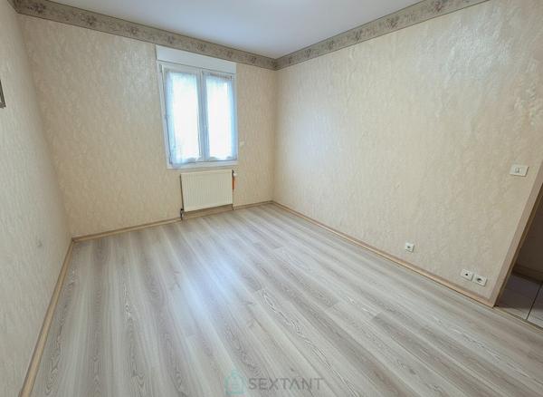 Centre-ville, maison lumineuse avec garage et jardin arboré