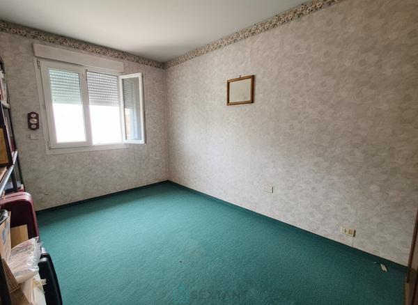 Centre-ville, maison lumineuse avec garage et jardin arboré