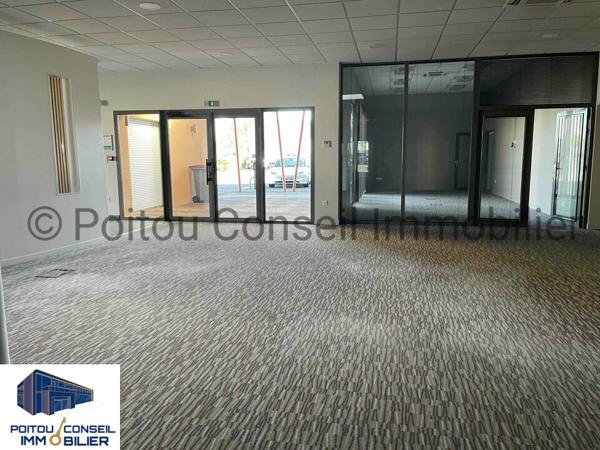 LOCAL D’ACTIVITE de 933m2 AVEC PARKING FACILE D’ACCES