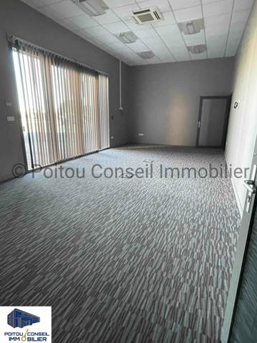 LOCAL D’ACTIVITE de 933m2 AVEC PARKING FACILE D’ACCES