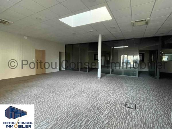LOCAL D’ACTIVITE de 933m2 AVEC PARKING FACILE D’ACCES