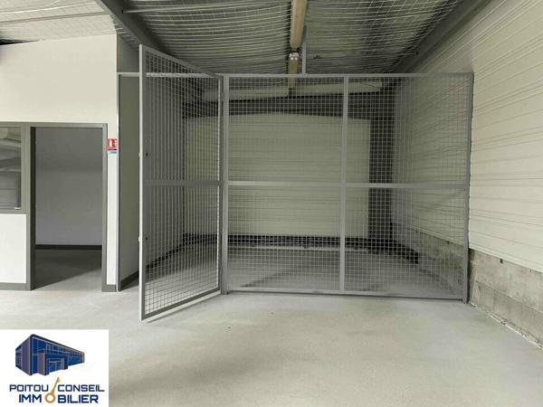 LOCAL D’ACTIVITE de 933m2 AVEC PARKING FACILE D’ACCES
