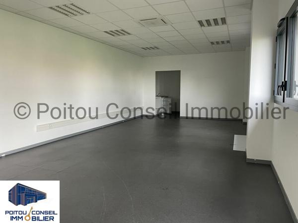 AVENUE DE PARIS CELLULE COMMERCIALE 51m2 AVEC PARKINGS