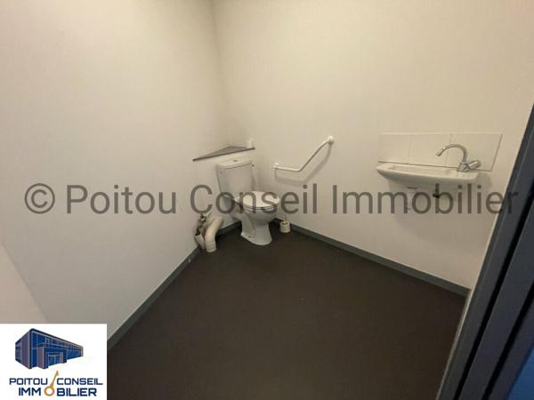 AVENUE DE PARIS CELLULE COMMERCIALE 51m2 AVEC PARKINGS