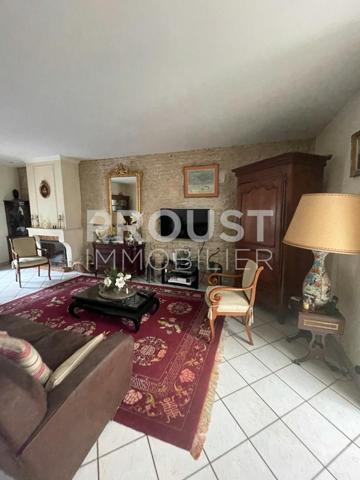 Quartier avenue de paris, belle maison de pierre, 4 chambres, jardin et garage.