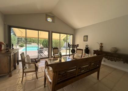 Quartier avenue de paris, belle maison de pierre, 4 chambres, jardin et garage.